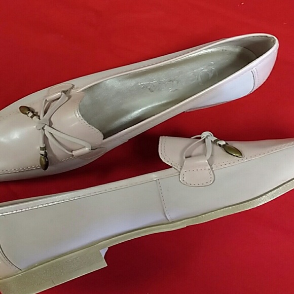 Shoes - Picture 2 of 4